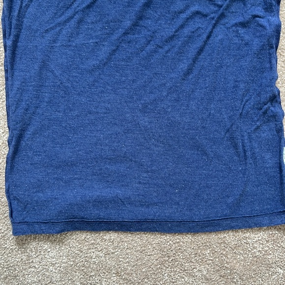 Free State blue tshirt rose motif - rosebud vine on left corner - Picture 10 of 13